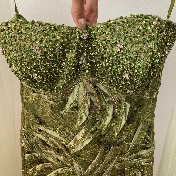 Lace Green Medium Especial Ocassion Gown Size Medium - Picture 3 of 12